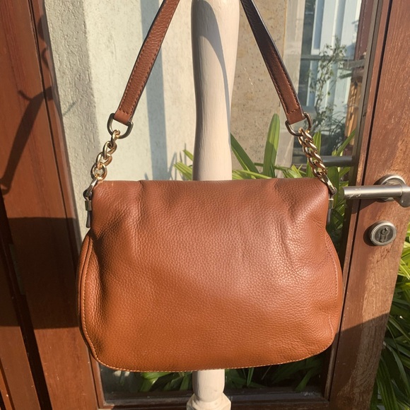 MICHAEL KORS Medium Bedford Tassel Convertible Bag. Very Gently used. - Picture 3 of 9